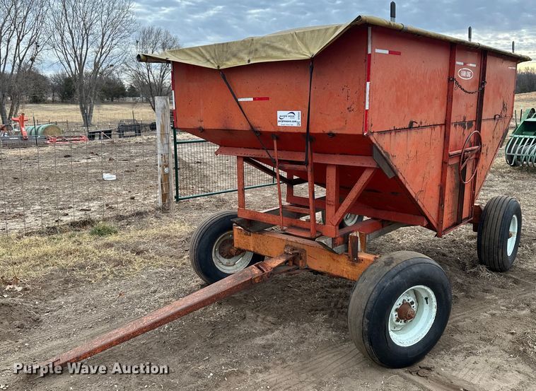 Farm King gravity wagon - DF8432