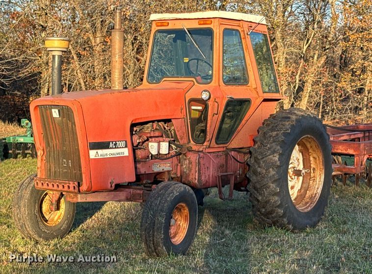 Allis-Chalmers A-C 7000 tractor - DO0487