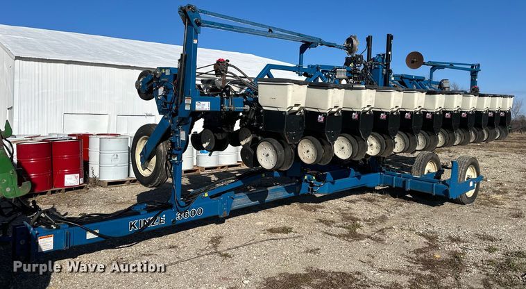 Kinze 3600 no-till planter - DS3287