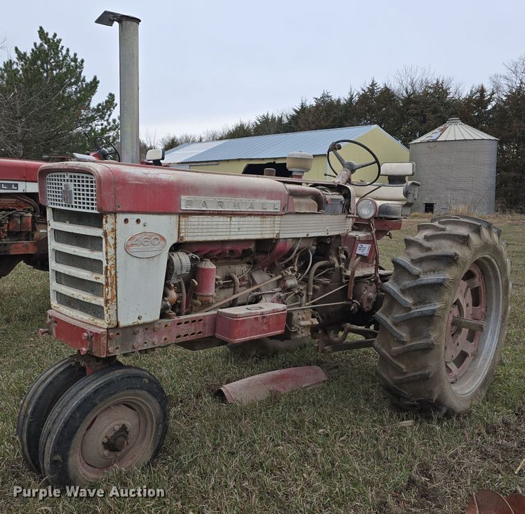 1960 International Harvester McCormick Farmall 460D tractor - DV0081