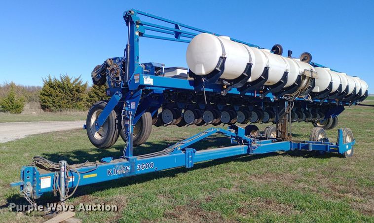 2005 Kinze  3600 planter - DW0929