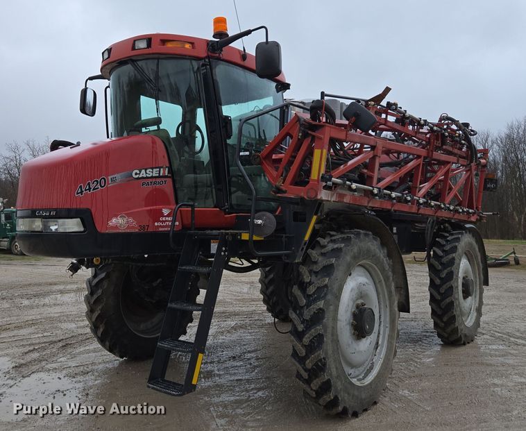 2011 Case IH 4420 Patriot sprayer - DX1563