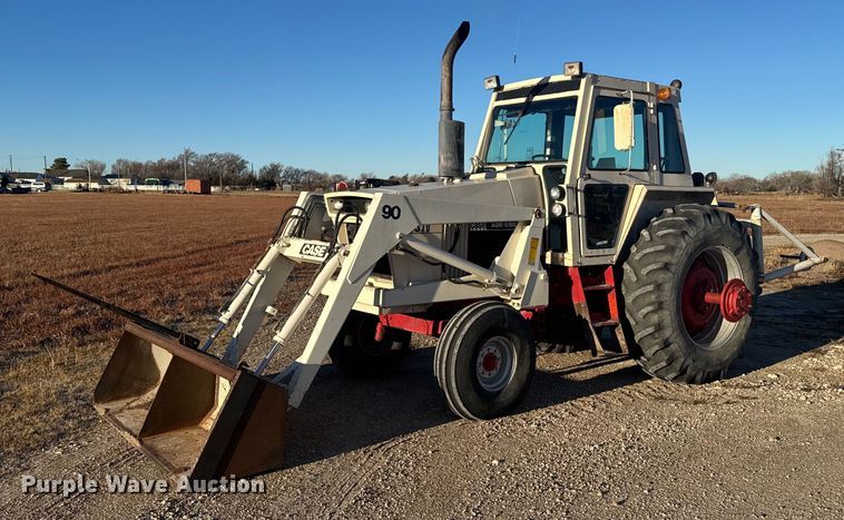 1975 Case 1370 tractor - DX3889