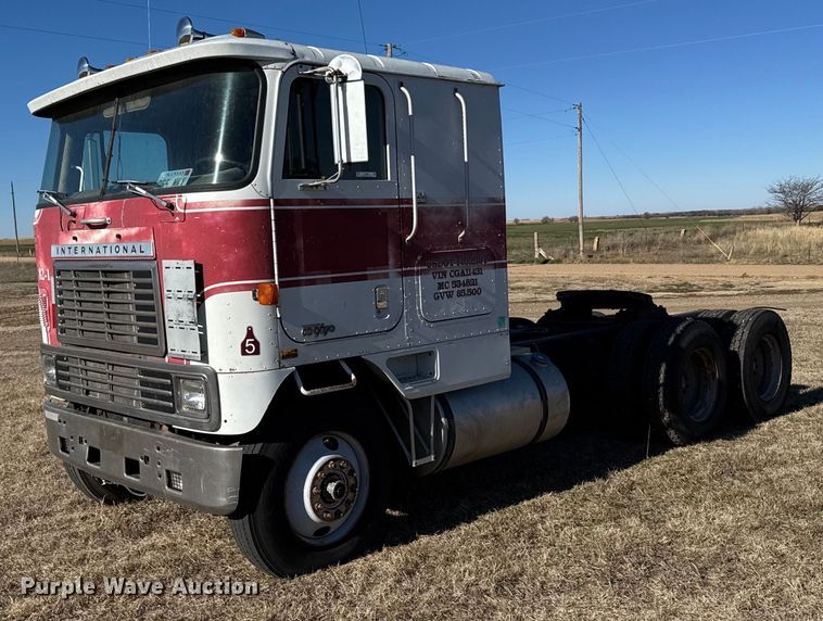 1982 International COF 9670 semi truck - DX3903