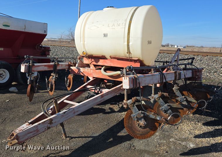 Clark liquid fertilizer applicator - EE7953