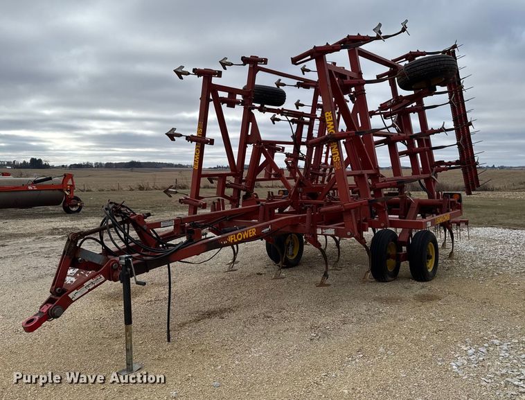 Sunflower 5033-24 field cultivator - EG7066
