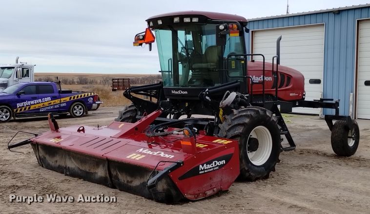 2016 MacDon M205 swather / windrower - EG9970