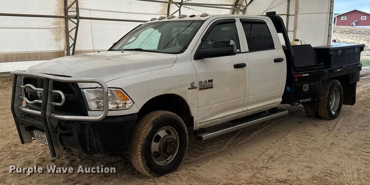2015 Dodge Ram 3500 Crew Cab flatbed pickup truck - EG9977