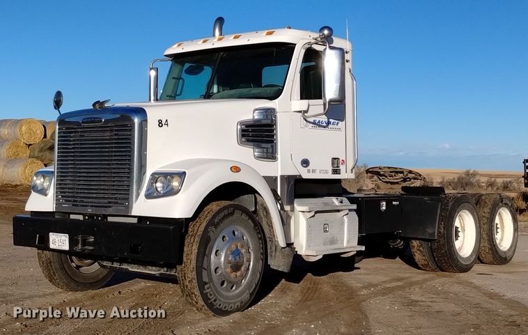 2015 Freightliner Coronado semi truck - EG9986