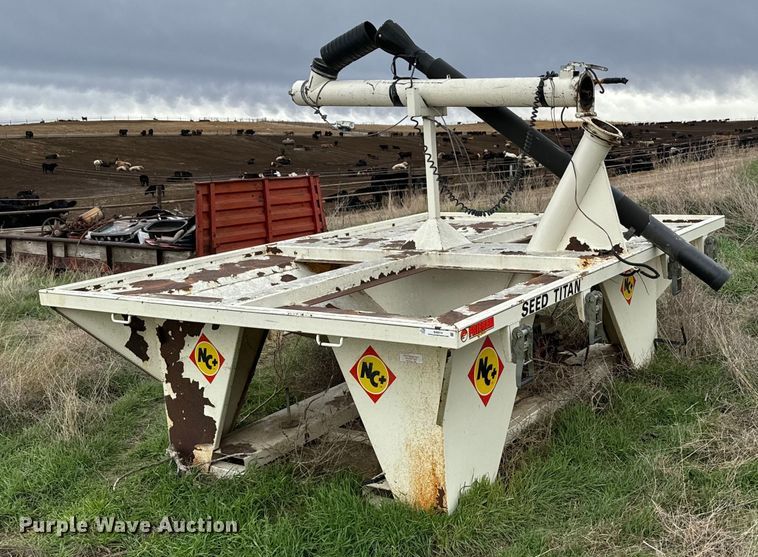 Friesen Seed Titan seed tender - EH0014