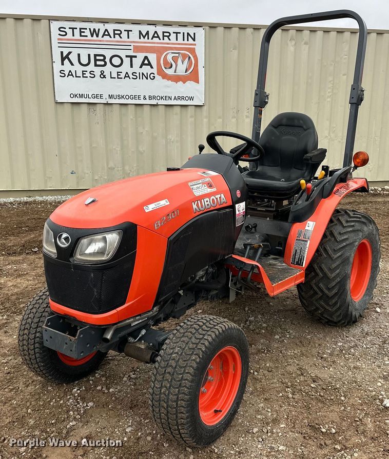 Kubota B2301HSD MFWD tractor - EJ5241