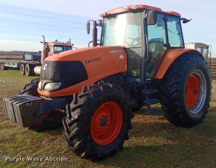 Kubota M135X MFWD tractor - EN8623