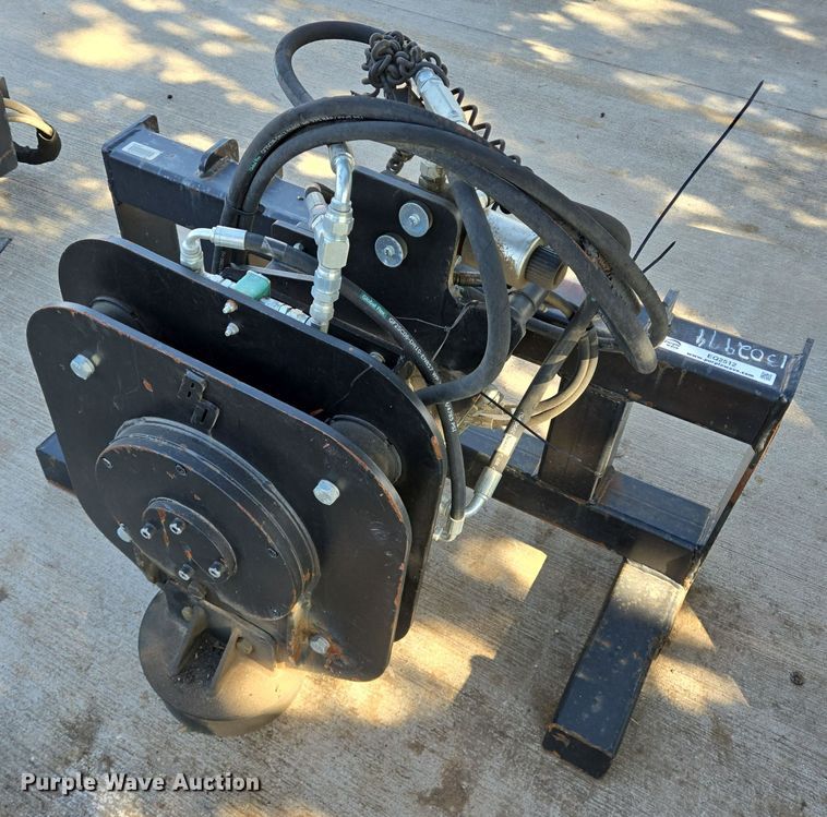 Blue Diamond 100505 skid steer vibratory post driver - EQ2512