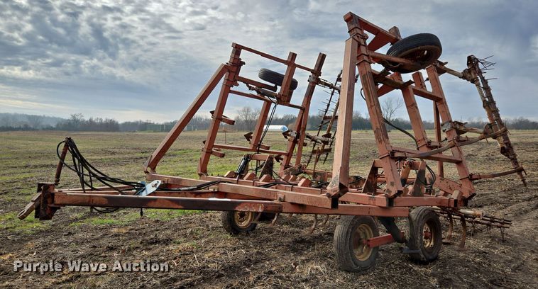 Hesston field cultivator - EQ3776