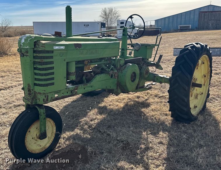 1948 John Deere B tractor - ER8471