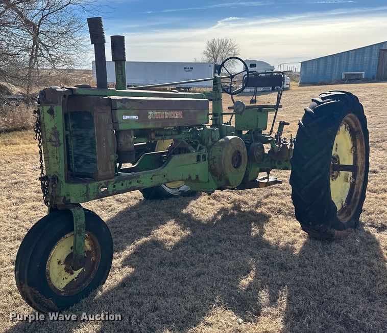 1948 John Deere B tractor - ER8472