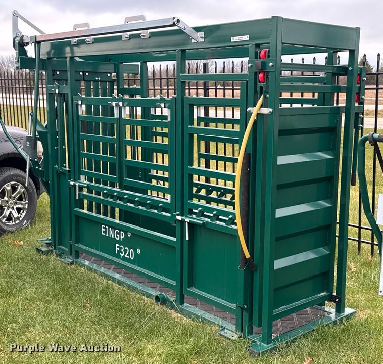 EINGP F320 livestock squeeze chute - OJ9269
