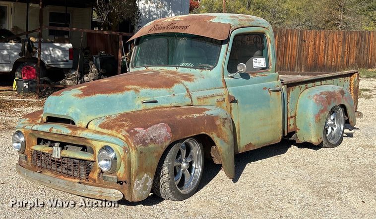 1954 International R-110 Series pickup truck - DM1889
