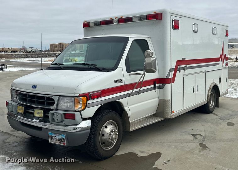 1997 Ford  E350 ambulance - DN0857