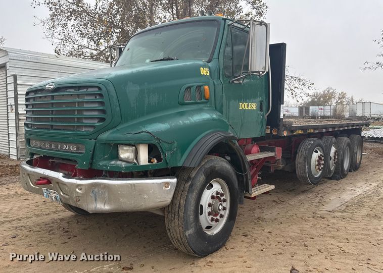 2002 Sterling LT9500 flatbed truck - DO7681