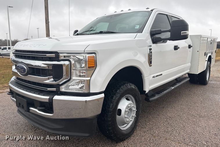 2021 Ford F350 Super Duty Crew Cab utility bed pickup truck - DO7688