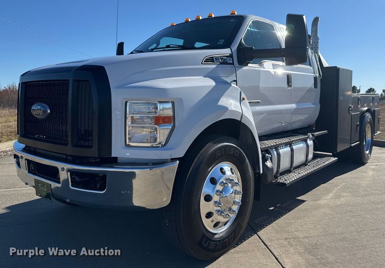 2017 Ford F750 Super Duty Crew Cab utility bed truck - DO7701