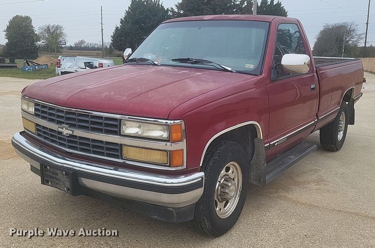 1992 Chevrolet  Silverado C2500HD pickup truck - DQ3836