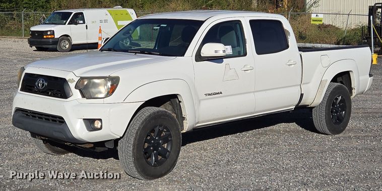 2014 Toyota Tacoma PreRunner Double Cab pickup truck - DT5359