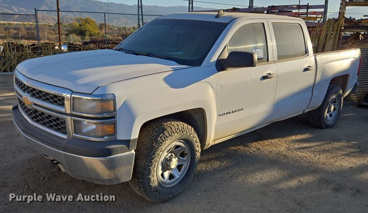 2015 Chevrolet Silverado 1500 Crew Cab pickup truck - DT5366
