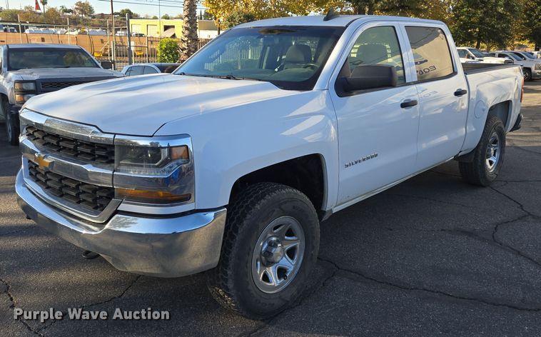 2017 Chevrolet Silverado 1500 Crew Cab pickup truck - DT5368