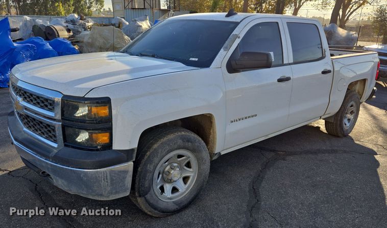 2015 Chevrolet Silverado 1500 Crew Cab pickup truck - DT5369