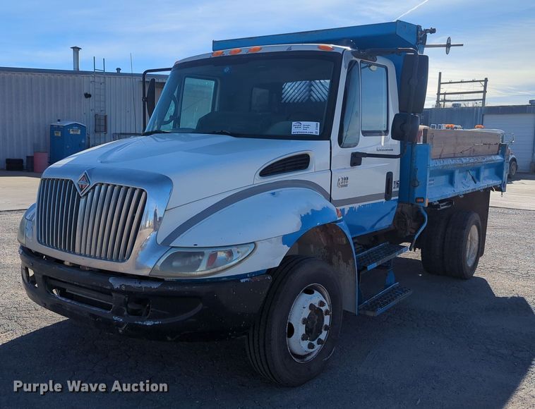 2004 International 4300 dump truck - DT6608