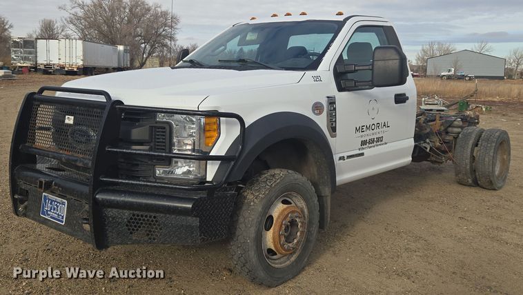 2017 Ford F550 Super Duty XL truck cab and chassis - DT7017