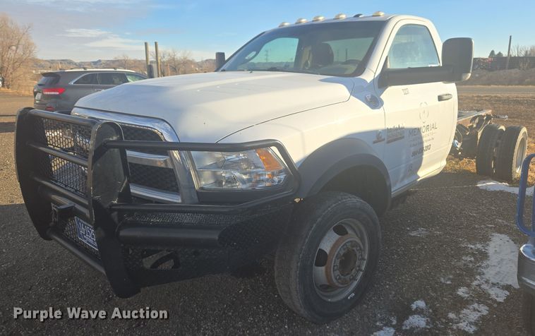 2017 Dodge Ram 5500 truck cab and chassis - DT7018