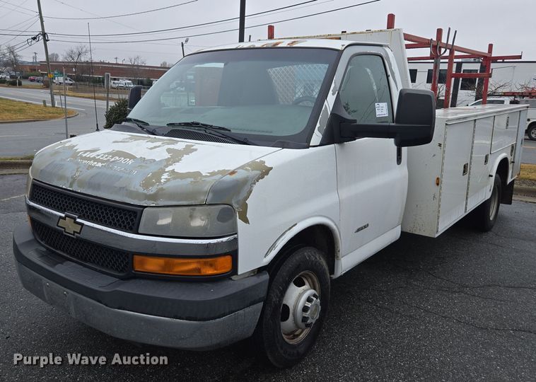 2012 Chevrolet Express 4500 utility/ service van - DW1753