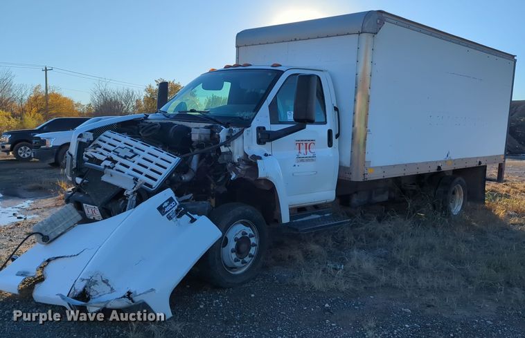 2004 Chevrolet C4500 box truck - DW5060