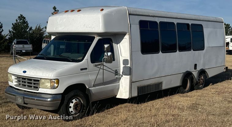 1995 Ford Econoline E350 shuttle bus - DX3832