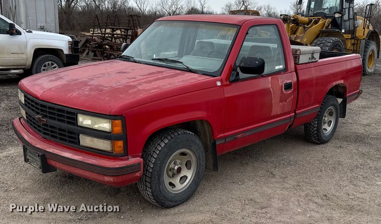 1992 Chevrolet C1500 pickup truck - DX3863