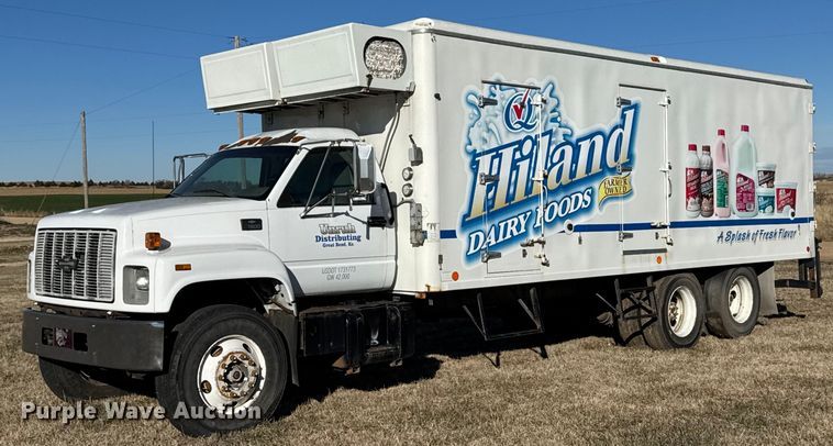 2000 Chevrolet C7500 refrigerated truck - DX3902