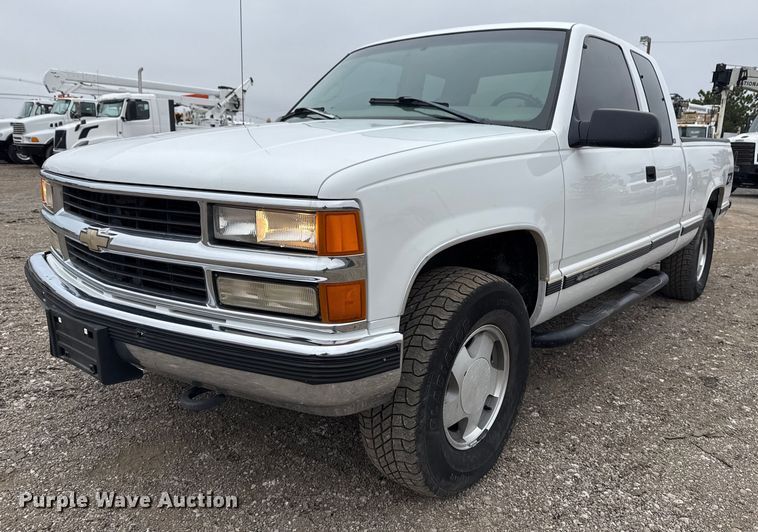 1998 Chevrolet K1500 Ext. Cab pickup truck - EG2324