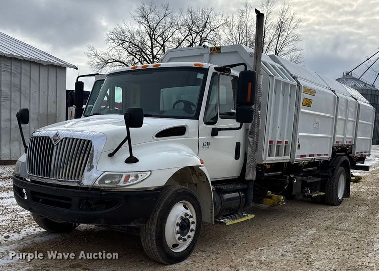 2006 International 4200 SBA 4x2 refuse truck - EG7039