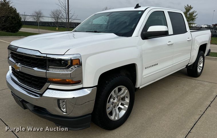 2018 Chevrolet  Silverado 1500 LT Crew Cab pickup truck - EH7348
