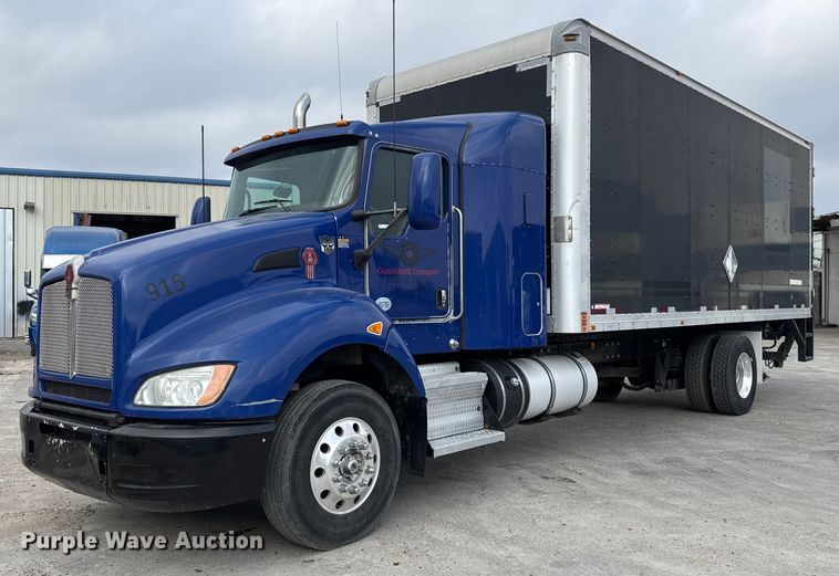 2013 Kenworth box truck - EJ3299