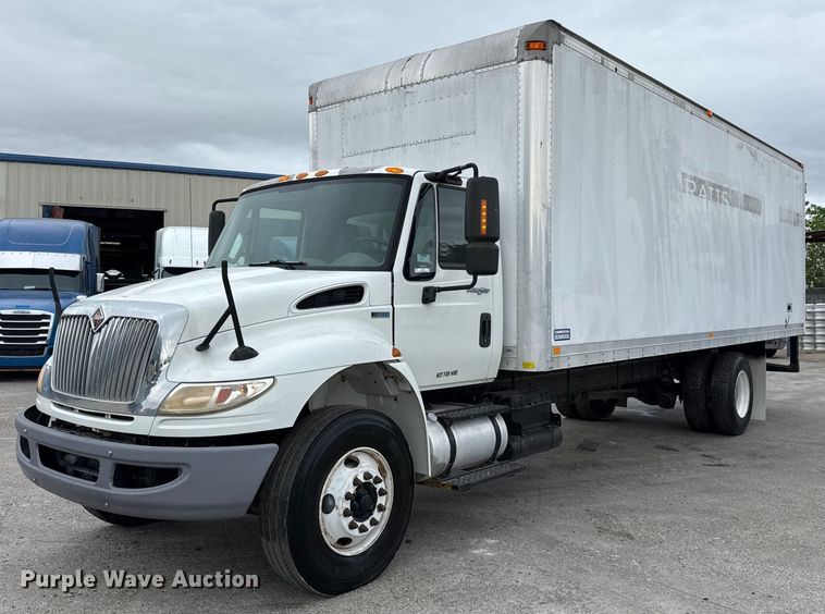 2013 International DuraStar 4400 box truck - EJ3300
