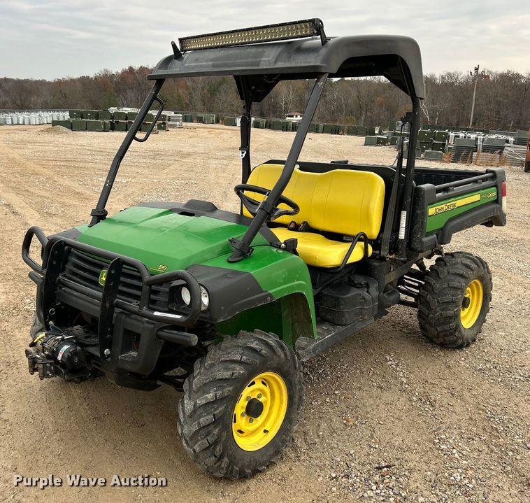 2014 John Deere  Gator 825 utility vehicle - EJ8143