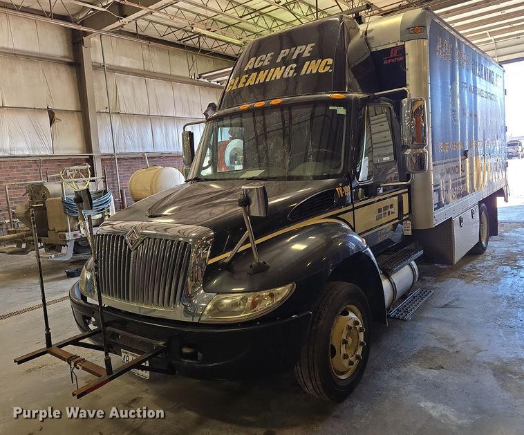 2007 International  4200 delivery truck - EQ3785