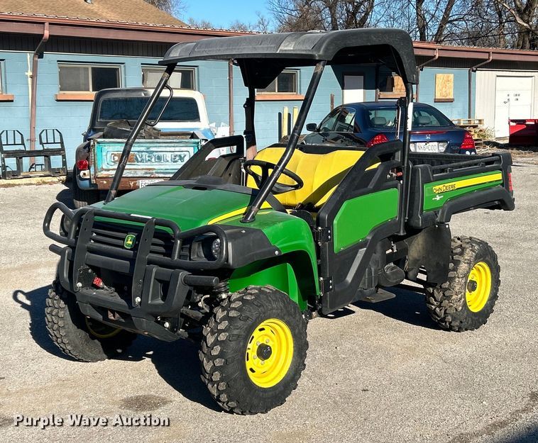 2018 John Deere Gator 825E utility vehicle - NJ9655