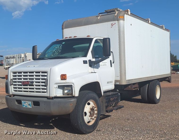 2003 GMC C7500 box truck - NW9739