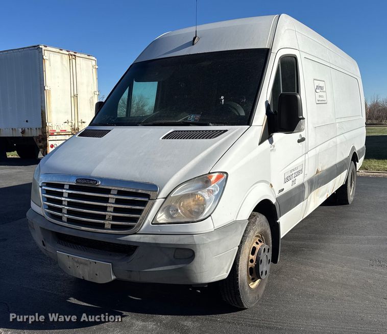 2010 Freightliner Sprinter 3500 delivery van - OG9767