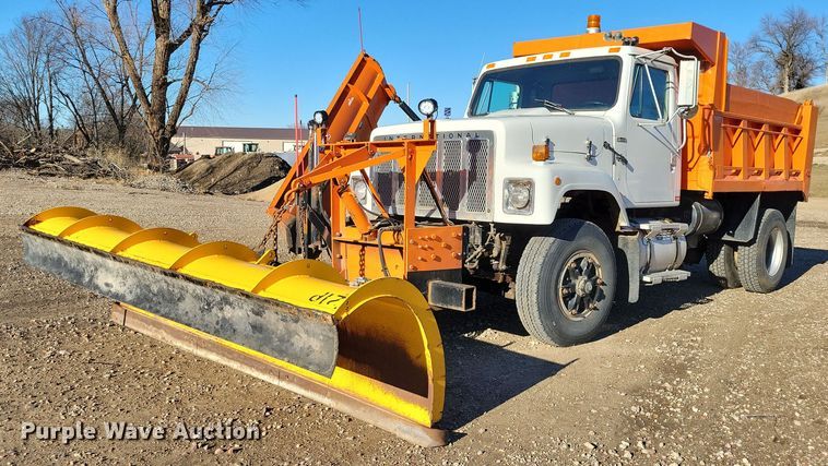 1981 International  S2500 dump truck - OH9414